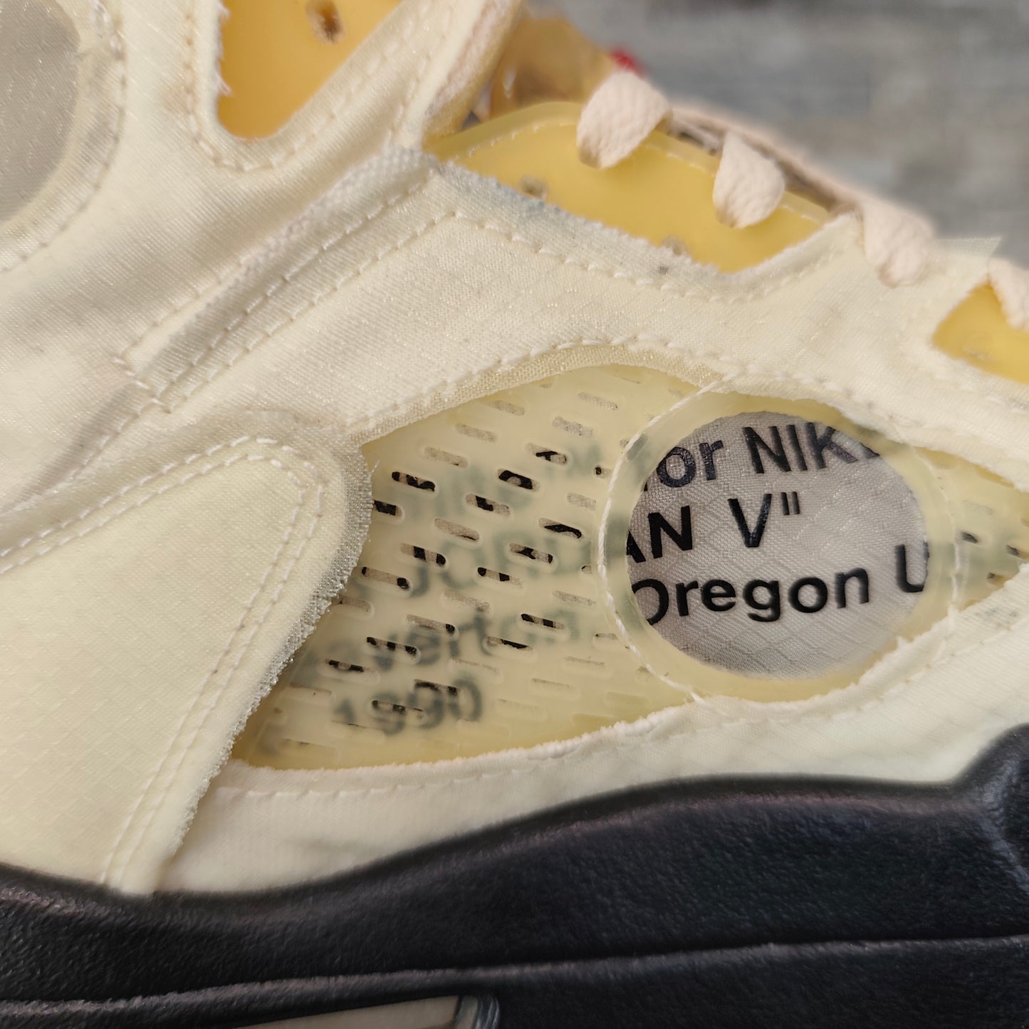 Air Jordan 5 x Off White "Sail" – Taille 45