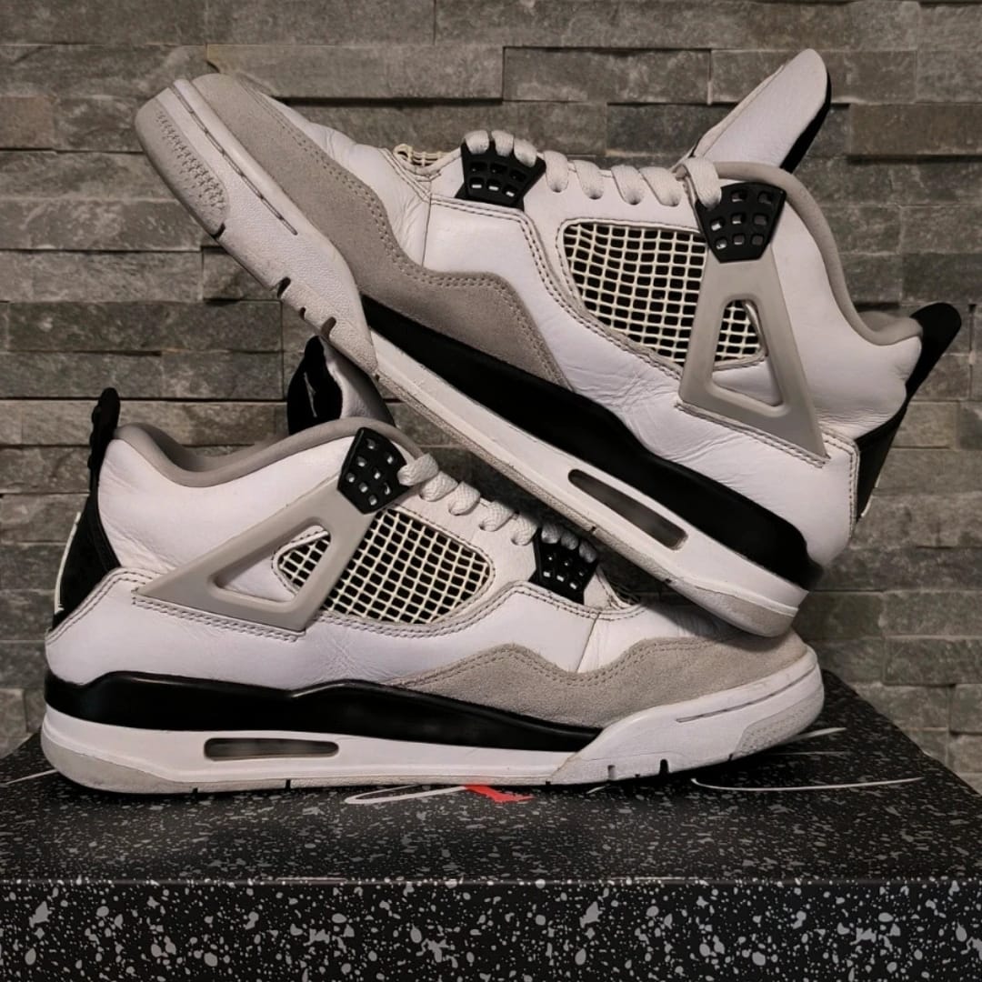 Air Jordan 4 Military Black – Taille 43