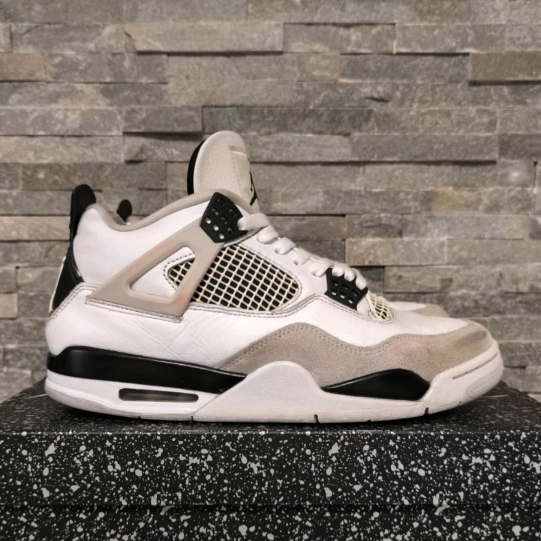 Air Jordan 4 Military Black – Taille 43