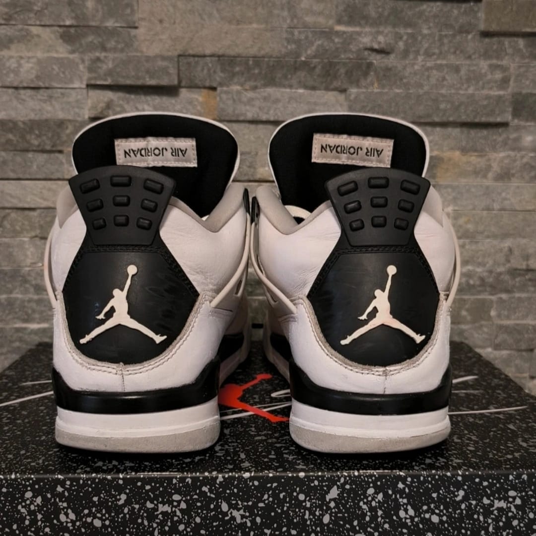 Air Jordan 4 Military Black – Taille 43