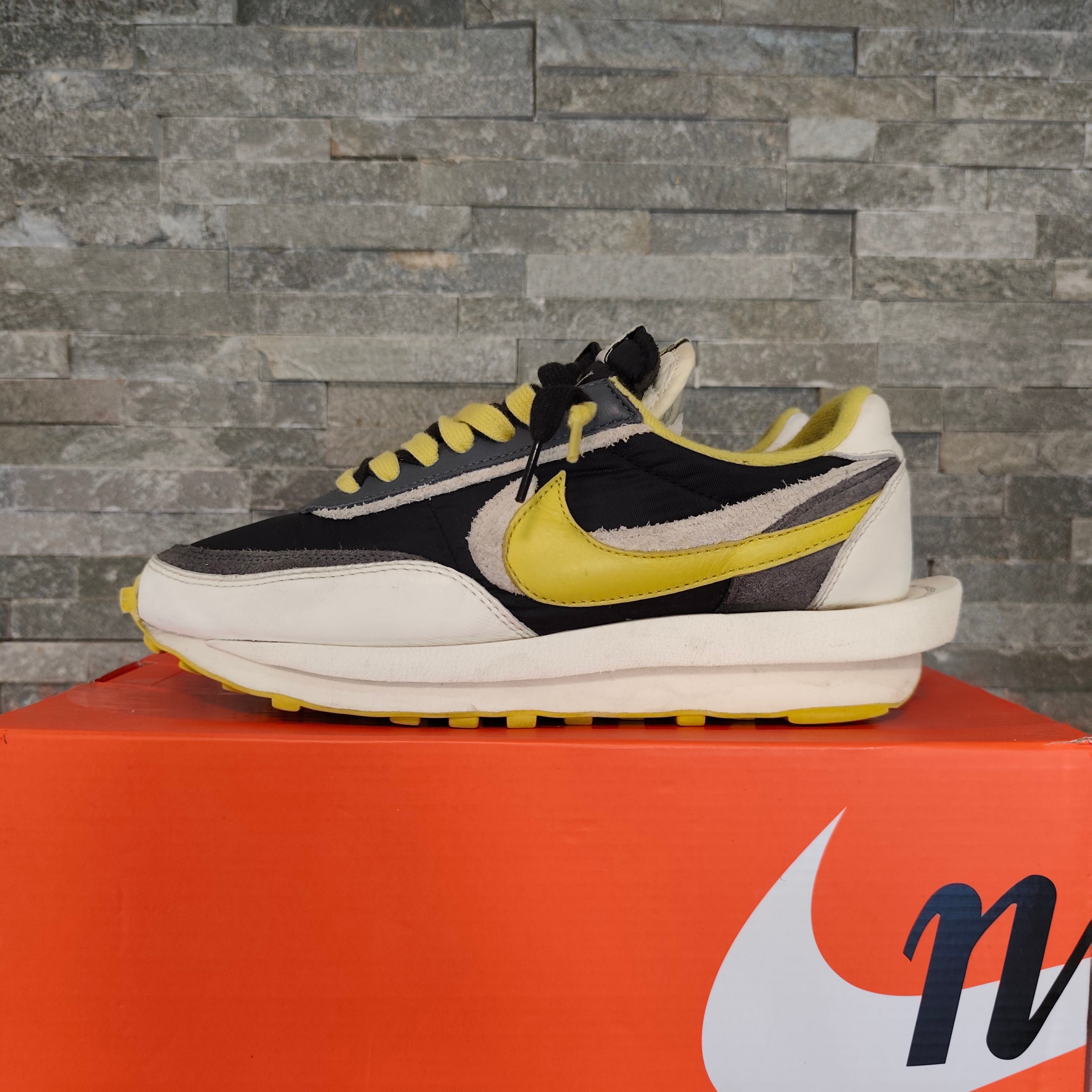 comment taille les nike sacai waffle