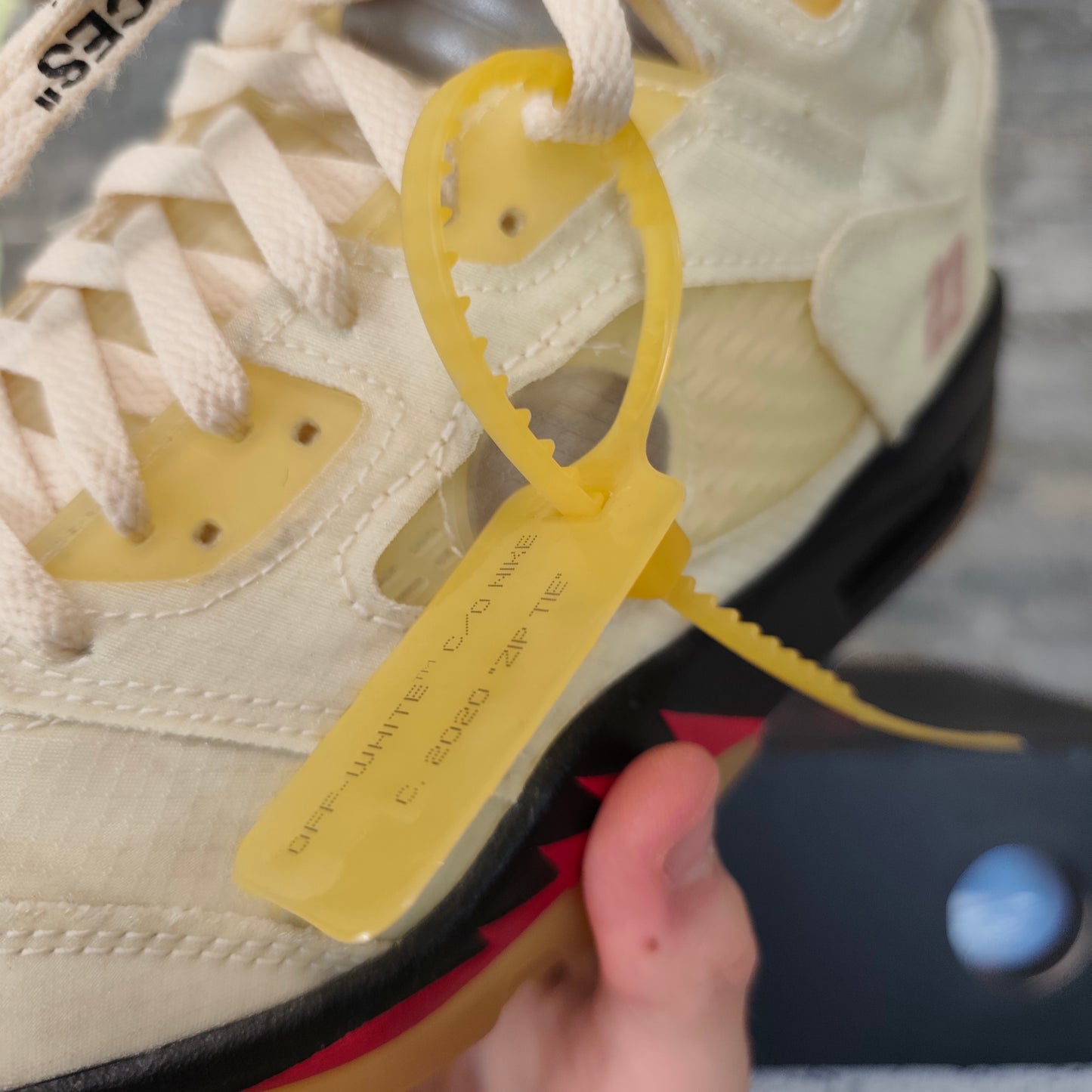 Air Jordan 5 x Off White "Sail" – Taille 45