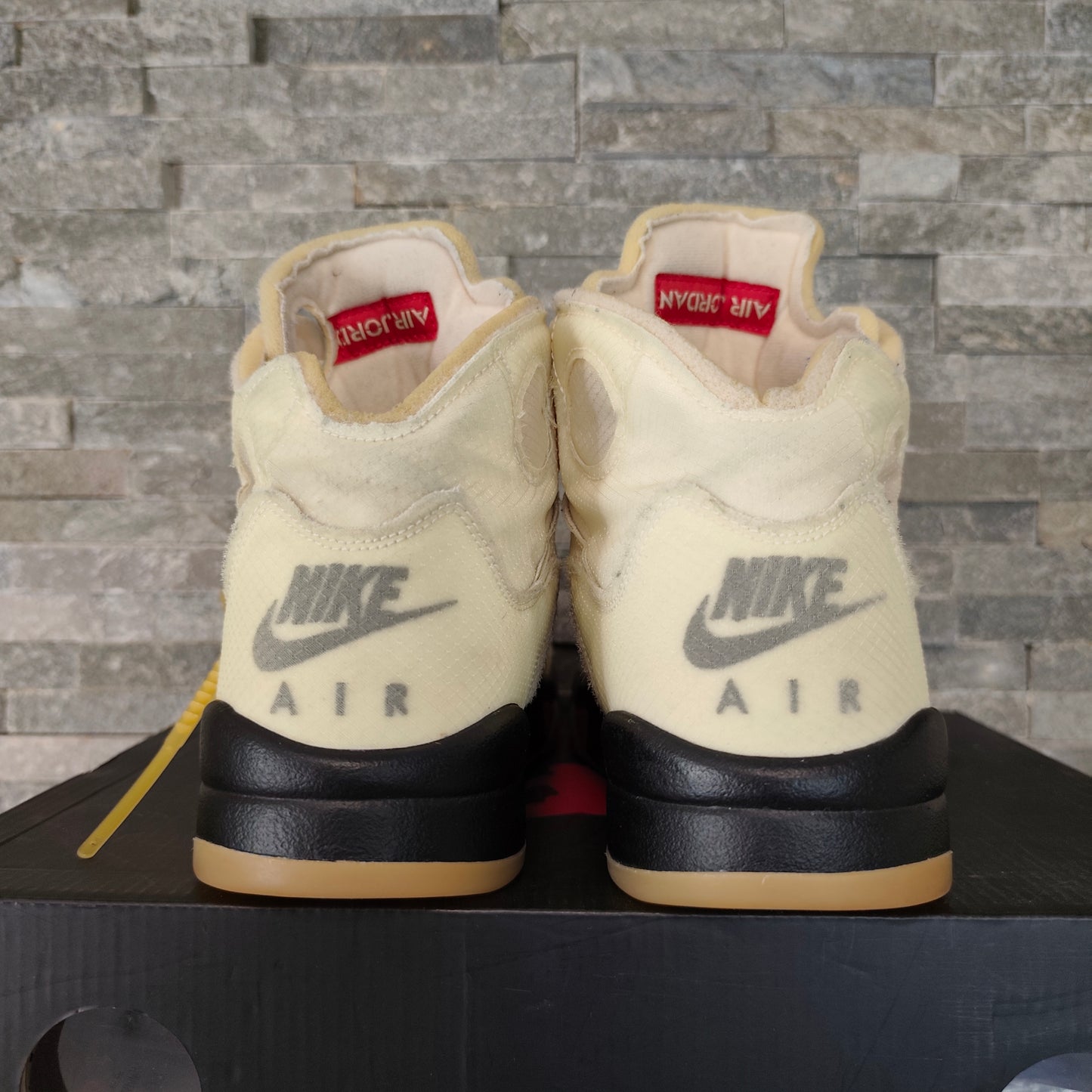 Air Jordan 5 x Off White "Sail" – Taille 45